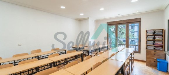 4 Schlafzimmer Wohnung in Oviedo, Spain, Nr. 165401 2
