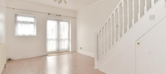 2 bedrooms House in Essex, United Kingdom No. 4154 3