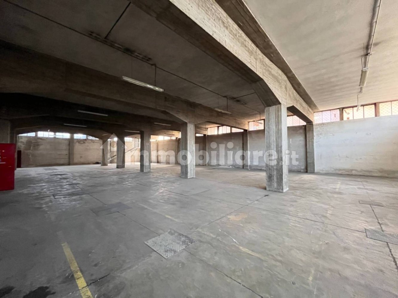 Armazém em Brescia, Italy 1650 m² N.º 285735