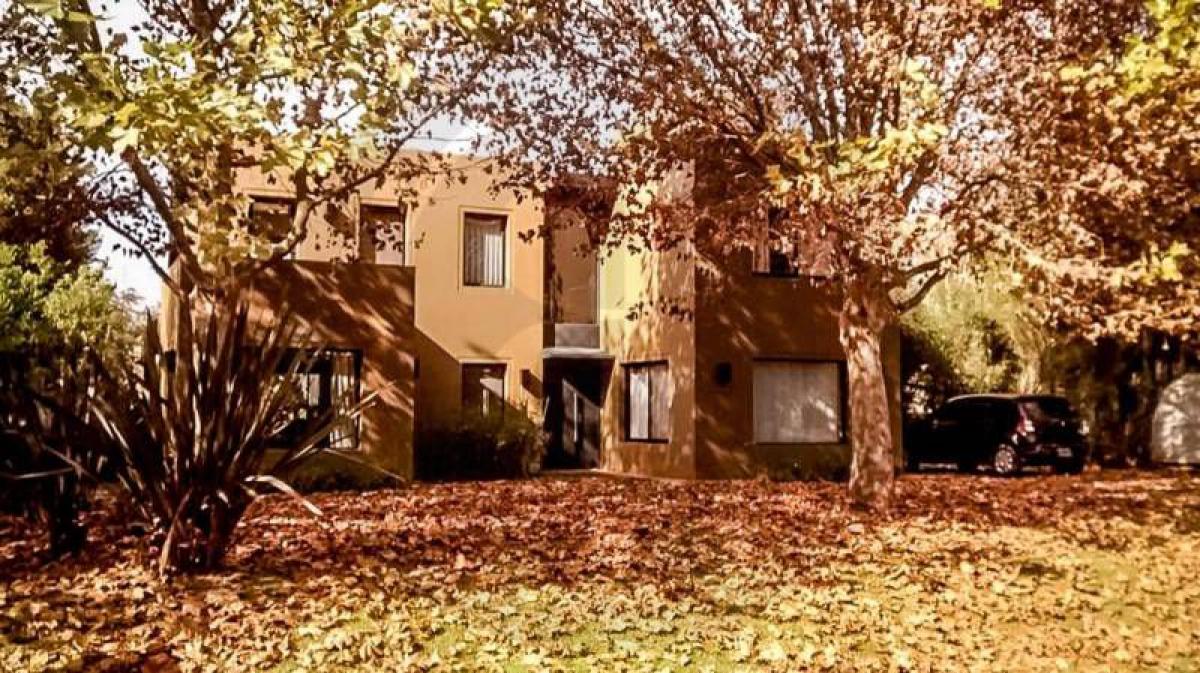 Дом с 4 спальнями в Пилар, Аргентина № 89899