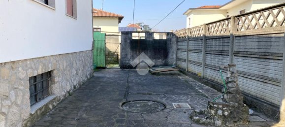 Вилла с 4 комнатами в Мерате, Италия № 136567 9