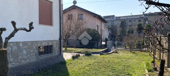 Вилла с 4 комнатами в Мерате, Италия № 136567 10