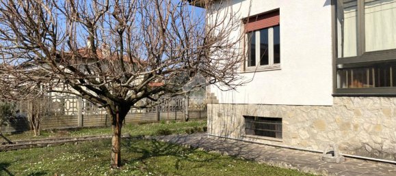 Вилла с 4 комнатами в Мерате, Италия № 136567 5