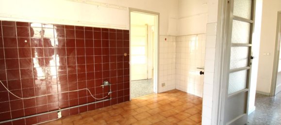 Вилла с 4 комнатами в Мерате, Италия № 136567 15