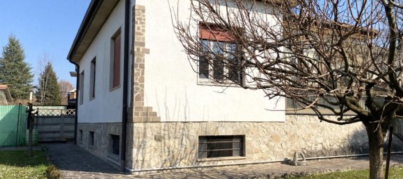 Вилла с 4 комнатами в Мерате, Италия № 136567 2