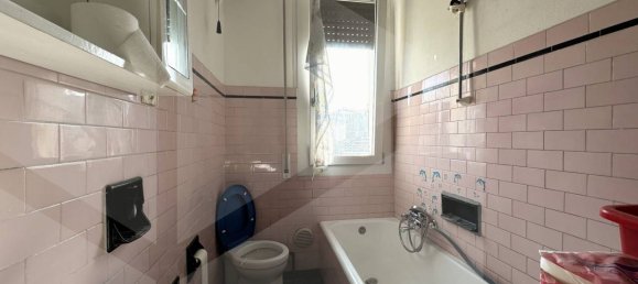 3 rooms Apartment in Casalecchio di Reno, Italy No. 20187 12