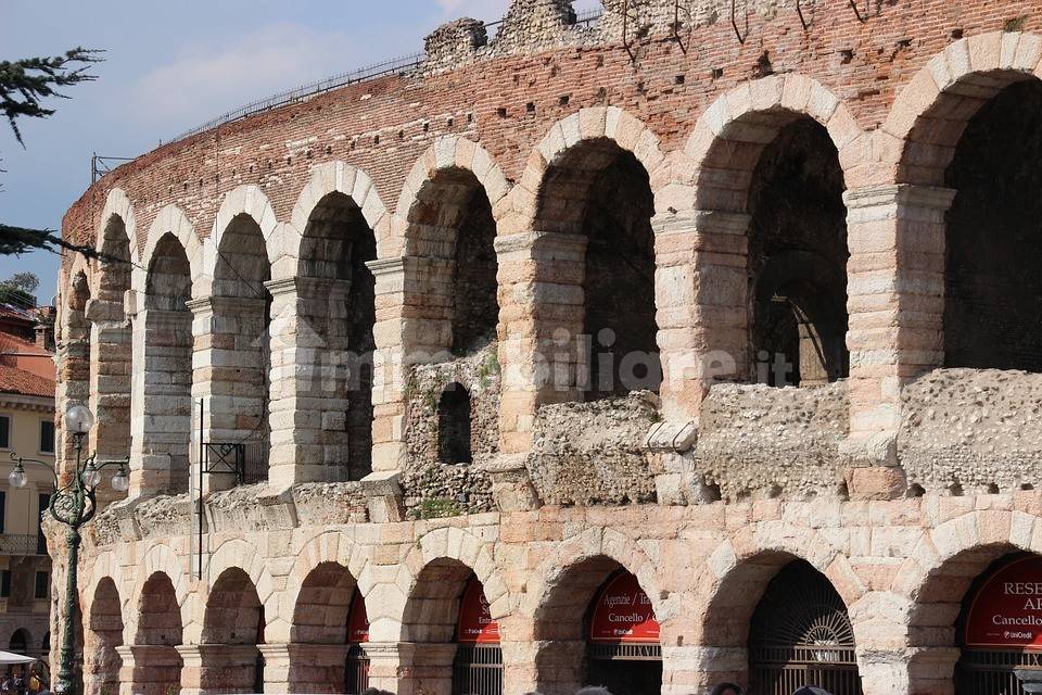 2غرفة عقار تجاري في Bosco Chiesanuova, Italy رقم 202644