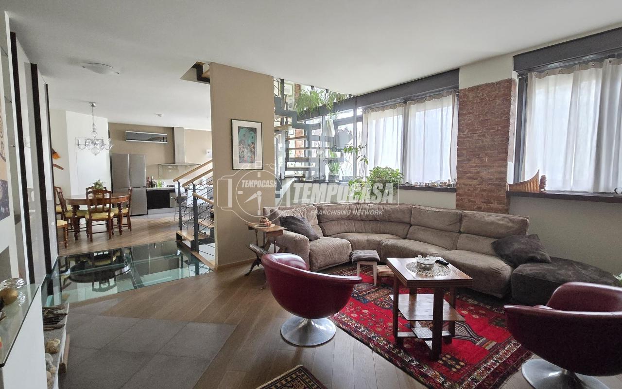 4غرفة شقة في Rozzano, Italy رقم 107275