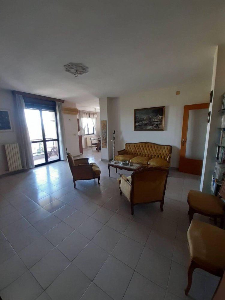 4-Zimmer Wohnung in San Severo, Italy, Nr. 256882
