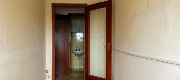 4 bedrooms Apartment in Saronno, Italy No. 329681 14