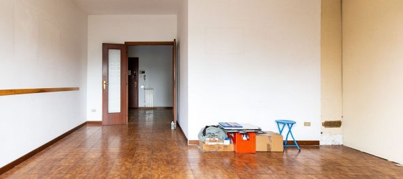 4 bedrooms Apartment in Saronno, Italy No. 329681 2