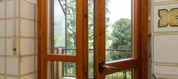 4 bedrooms Apartment in Saronno, Italy No. 329681 9