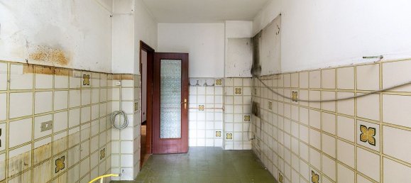 4 bedrooms Apartment in Saronno, Italy No. 329681 8