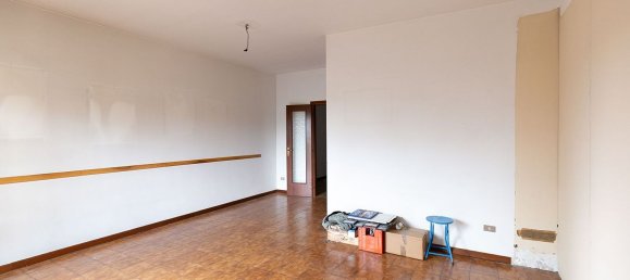 4 bedrooms Apartment in Saronno, Italy No. 329681 4