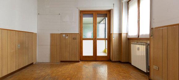 4 bedrooms Apartment in Saronno, Italy No. 329681 15