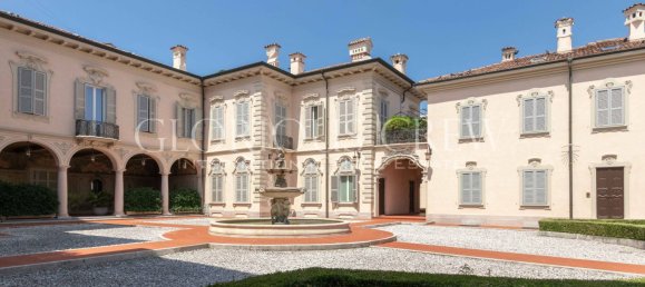 3 bedrooms Apartment in Monza, Italy No. 270882 2