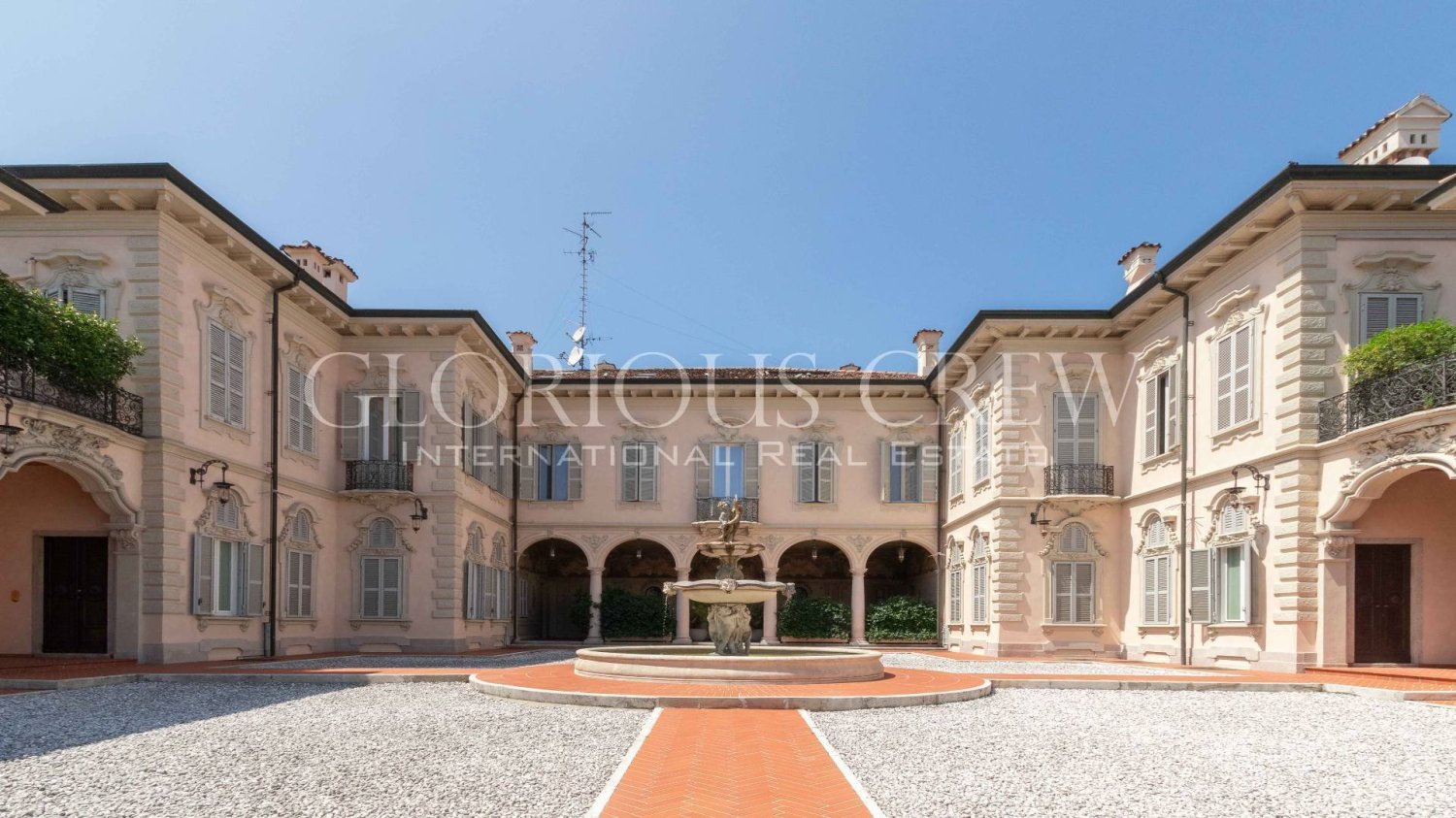 3 bedrooms Apartment in Monza, Italy No. 270882