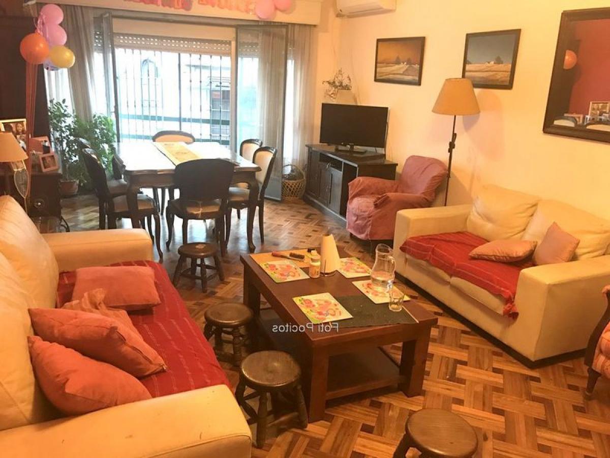 3 bedrooms Apartment in Montevideo, Uruguay No. 2130