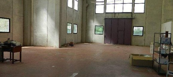 4 rooms Commercial property in Lucca, Italy No. 140255 2