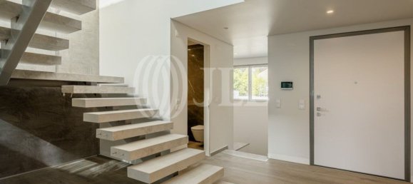 3 bedrooms House in Cascais, Portugal No. 106084 2