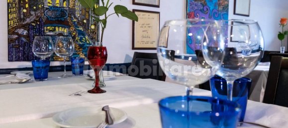 4 rooms Commercial property in Rome, Italy No. 333990 2