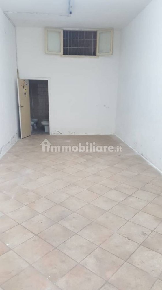 Коммерческая недвижимость с 1 комнатой в Битонто, Италия № 403994