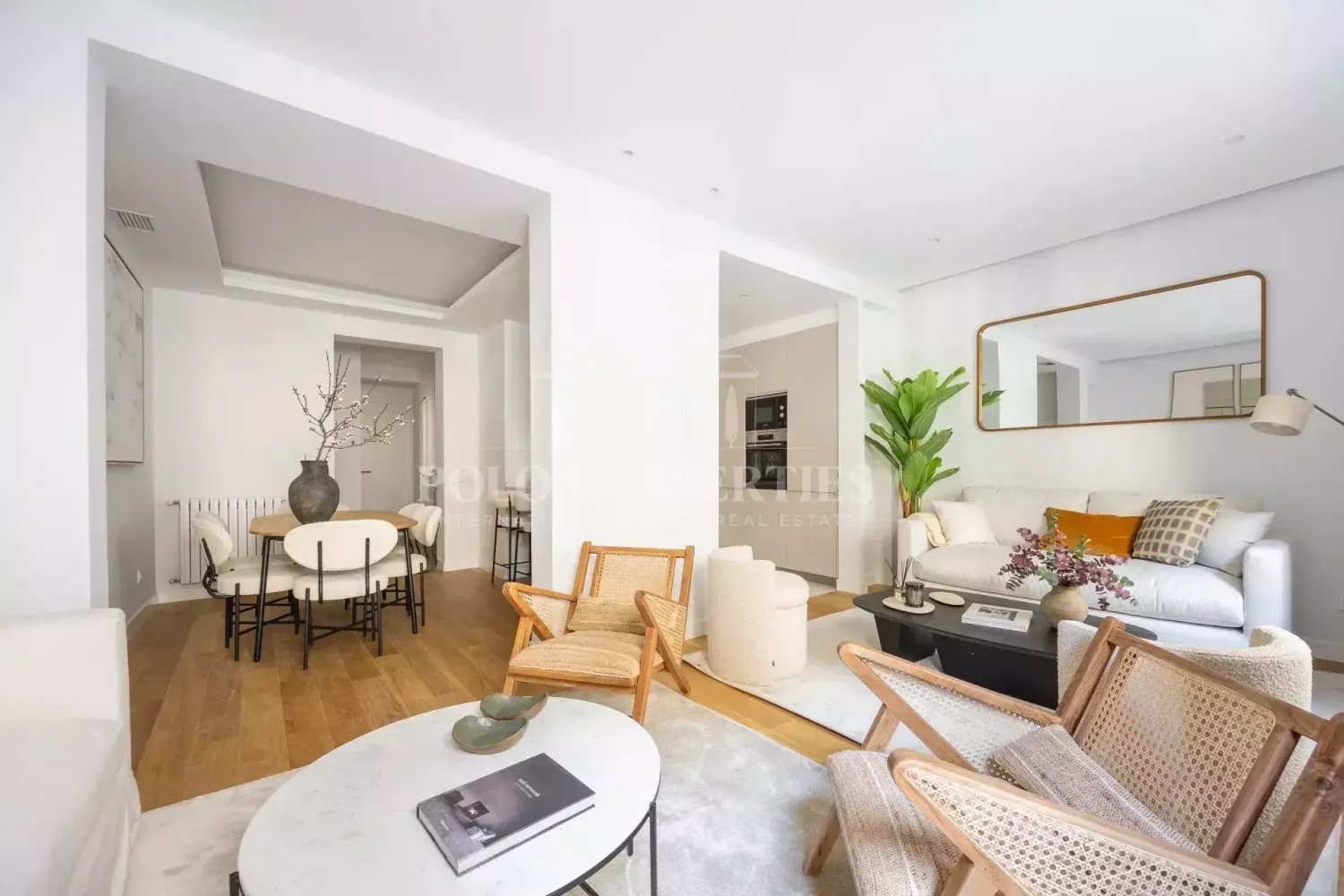 3 bedrooms Apartment in Madrid, Spain No. 237377