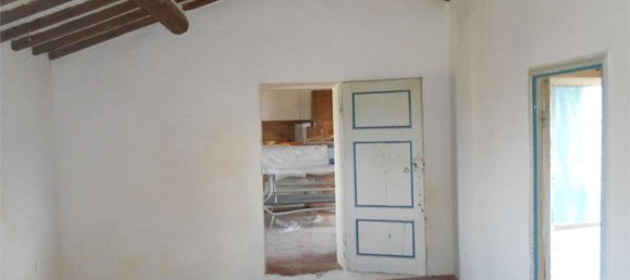 6 rooms Apartment in Chiusi, Italy No. 200003 3