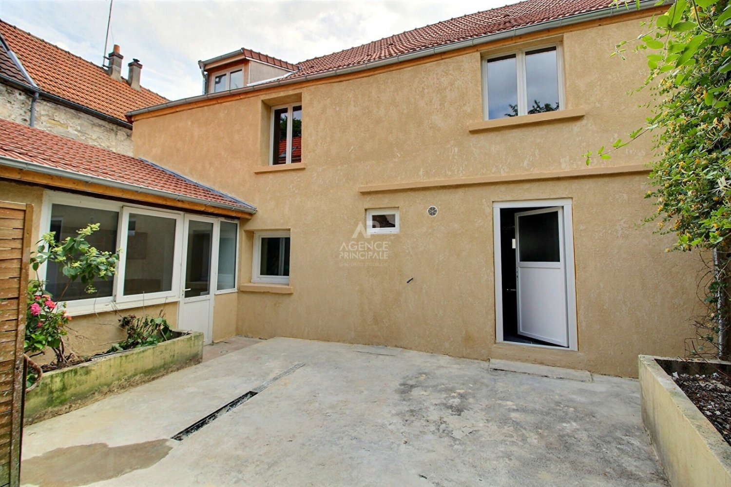 6 bedrooms House in Vaux-sur-Seine, France No. 183386