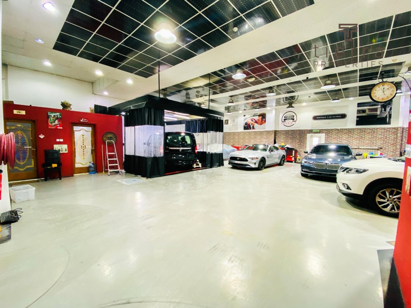 Склад 204.4м² в Al Quoz, ОАЭ № 54809