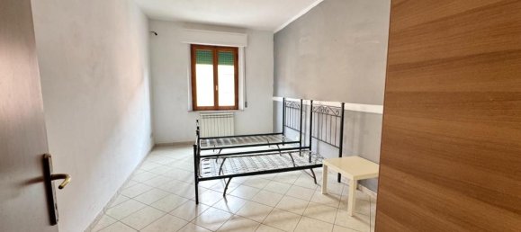 3 rooms Apartment in Poggibonsi, Italy No. 38326 4
