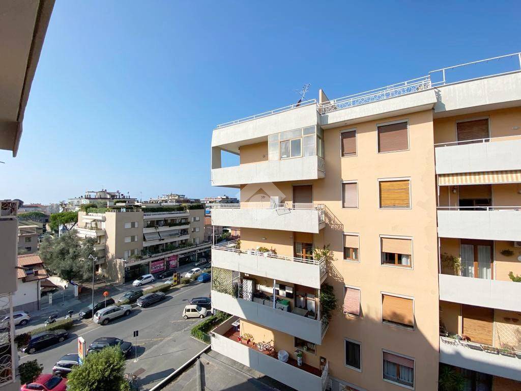 3 bedrooms Apartment in Carrara, Italy No. 133236