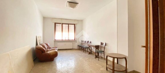 3 bedrooms Apartment in Carrara, Italy No. 133236 2