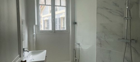 2 bedrooms Apartment in Courbevoie, France No. 176603 12
