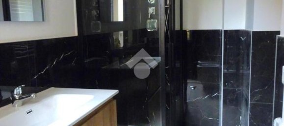 3 rooms Apartment in Rome, Italy No. 128087 5