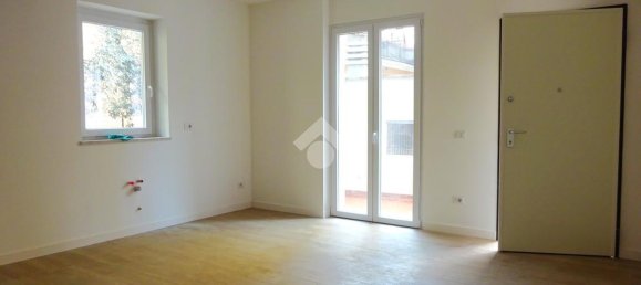 3 rooms Apartment in Rome, Italy No. 128087 2