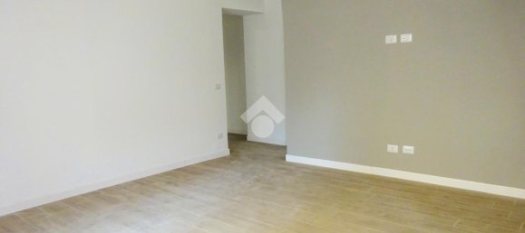 3 rooms Apartment in Rome, Italy No. 128087 6