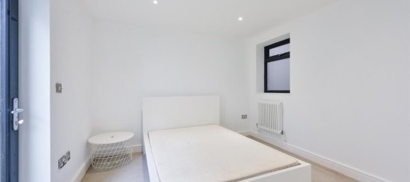 1 bedroom Apartment in Epsom, United Kingdom No. 9767 7