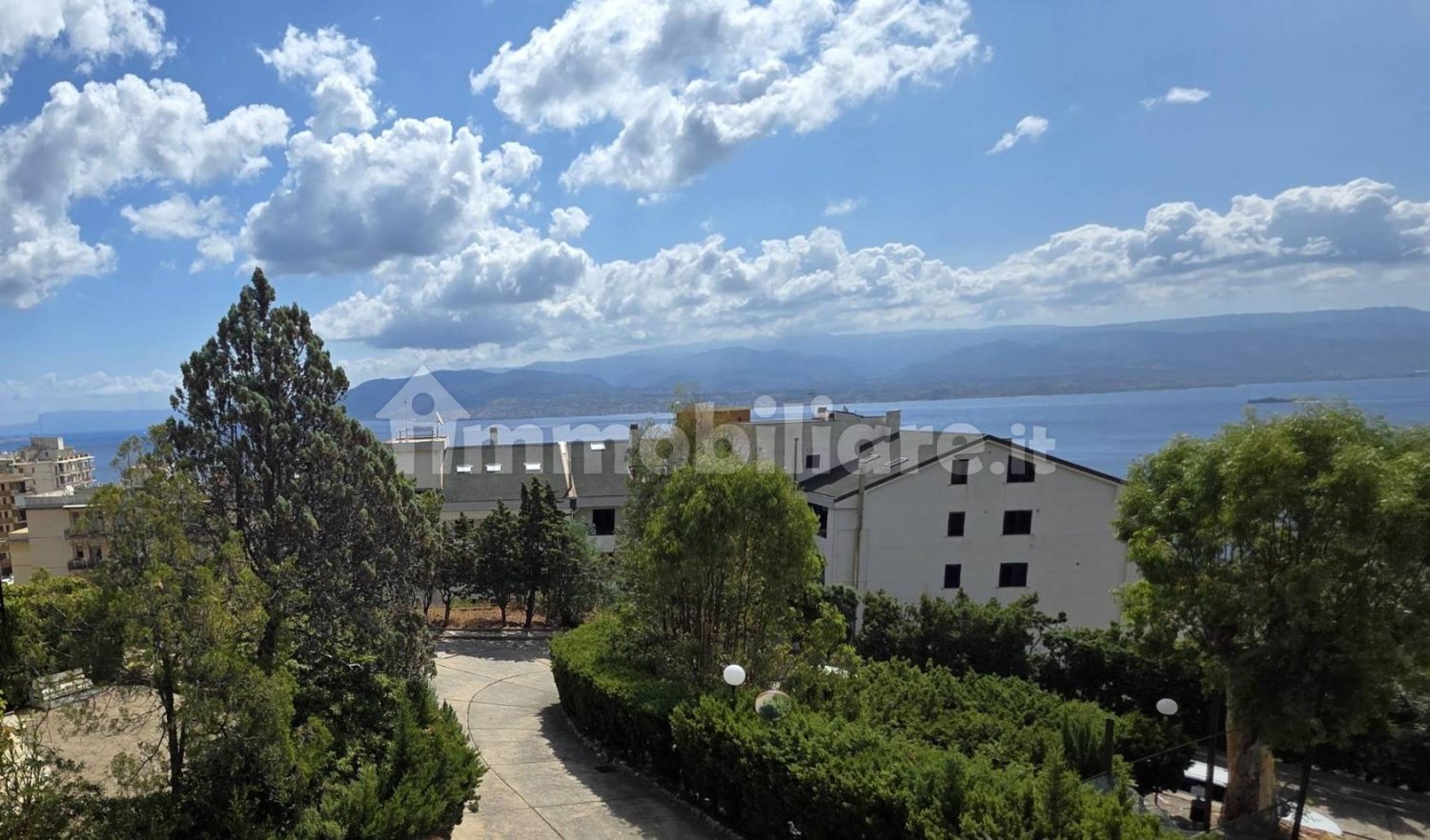 5 rooms Building in Messina, Italy No. 322811