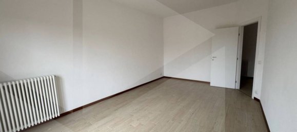 4 bedrooms Apartment in Sassuolo, Italy No. 29396 4