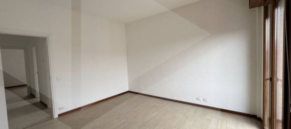 4 bedrooms Apartment in Sassuolo, Italy No. 29396 29