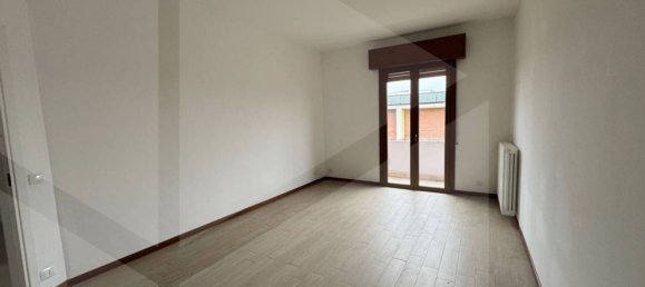 4 bedrooms Apartment in Sassuolo, Italy No. 29396 2