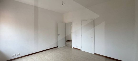 4 bedrooms Apartment in Sassuolo, Italy No. 29396 13