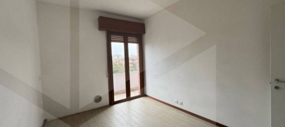 4 bedrooms Apartment in Sassuolo, Italy No. 29396 9
