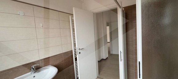 4 bedrooms Apartment in Sassuolo, Italy No. 29396 25