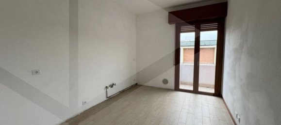4 bedrooms Apartment in Sassuolo, Italy No. 29396 8