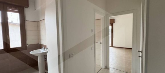 4 bedrooms Apartment in Sassuolo, Italy No. 29396 17