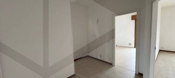 4 bedrooms Apartment in Sassuolo, Italy No. 29396 7