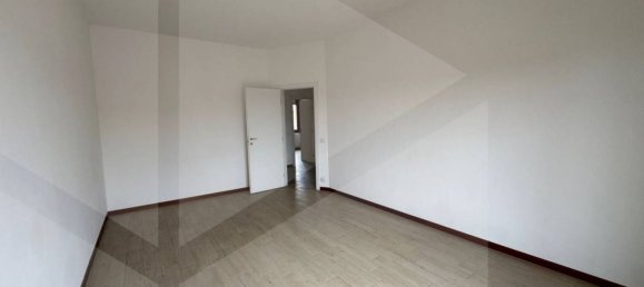 4 bedrooms Apartment in Sassuolo, Italy No. 29396 3