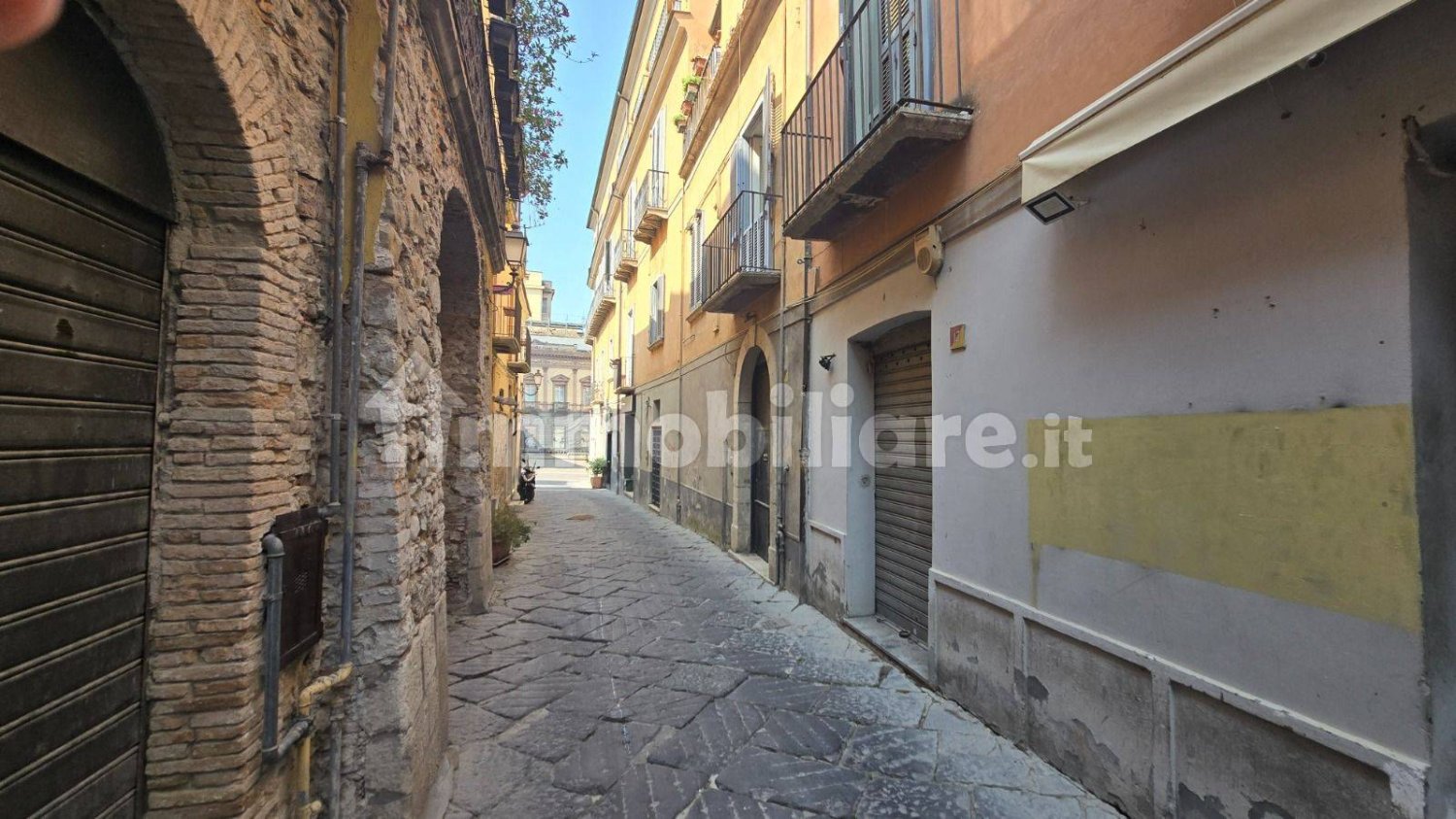 1 room Commercial property in Benevento, Italy No. 277612